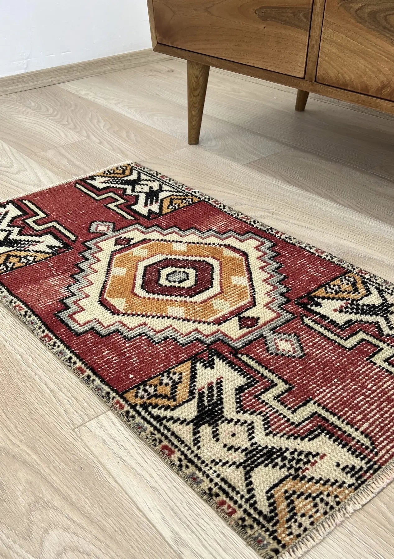 Elvyra - Vintage Mini Red Area Rug - kudenrugs