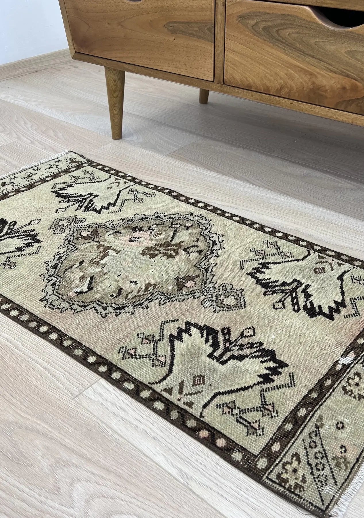 Emma - Vintage Mini Beige Area Rug - kudenrugs