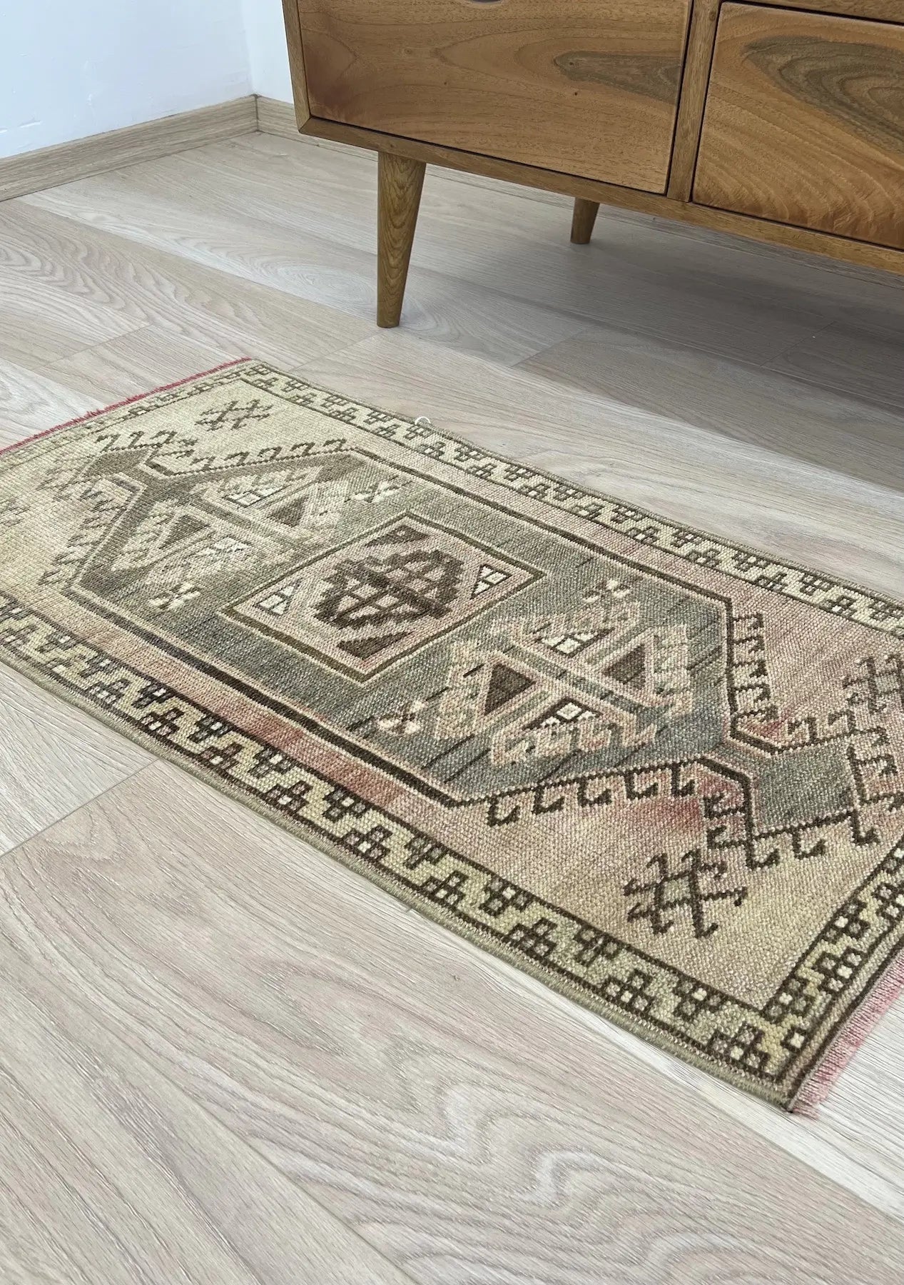 Emmer - Vintage Mini Beige Area Rug - kudenrugs