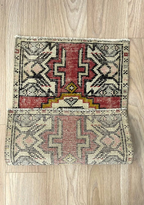 Emmily - Vintage Mini Red Area Rug - kudenrugs