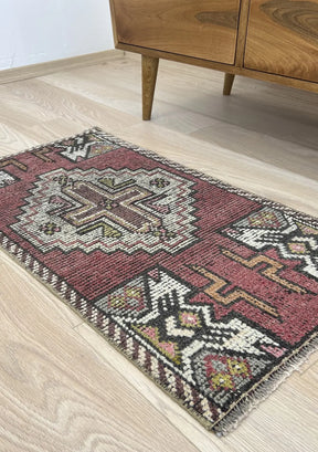 Emyln - Vintage Mini Pink Area Rug - kudenrugs