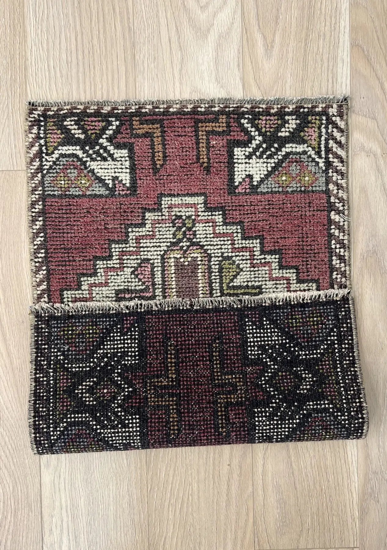Emyln - Vintage Mini Pink Area Rug - kudenrugs