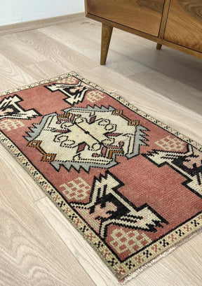 Enjelah - Vintage Mini Pink Area Rug - kudenrugs