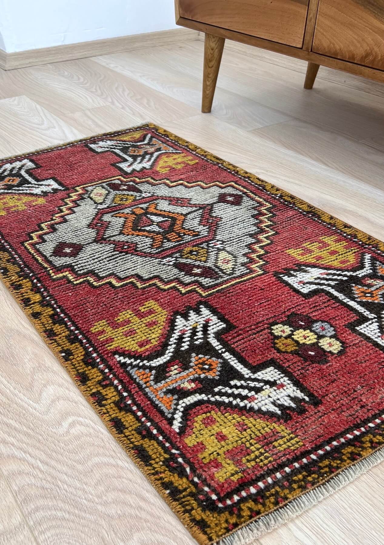 Erma - Vintage Mini Red Area Rug - kudenrugs