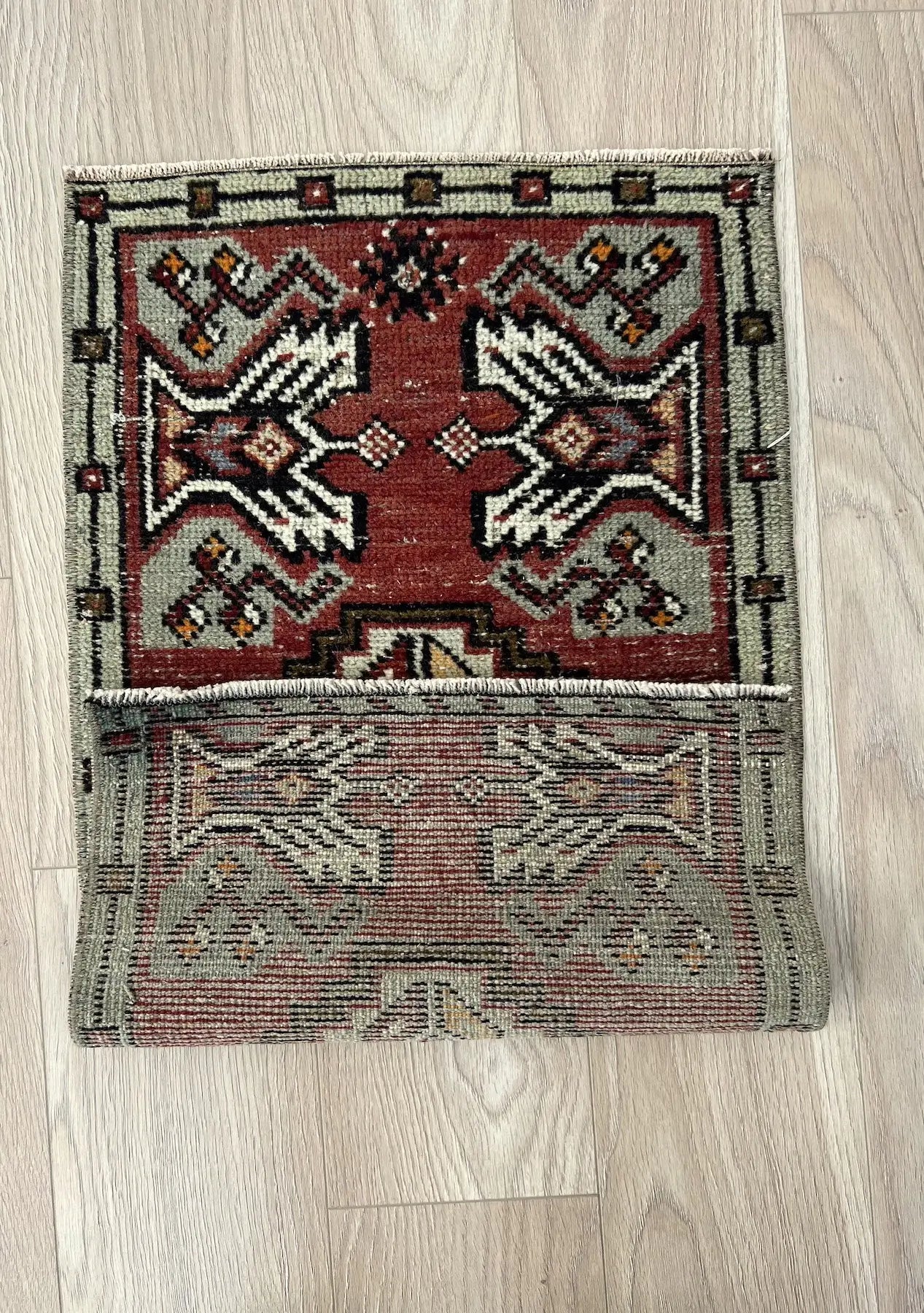 Estee - Vintage Mini Red Area Rug - kudenrugs