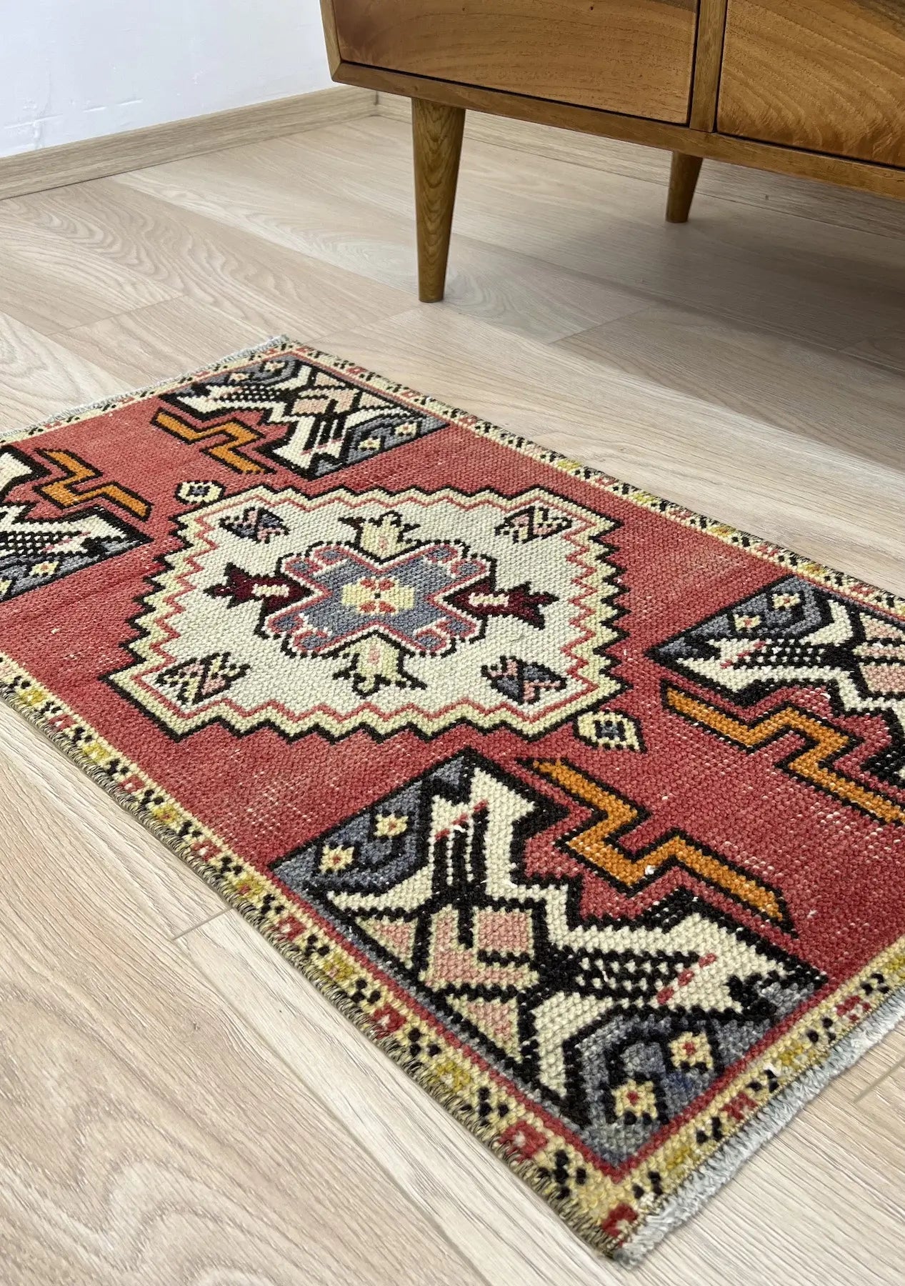 Eternal - Vintage Mini Red Area Rug - kudenrugs