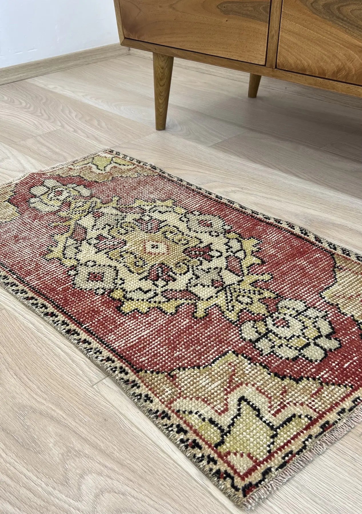 Eugenie - Vintage Mini Red Area Rug - kudenrugs