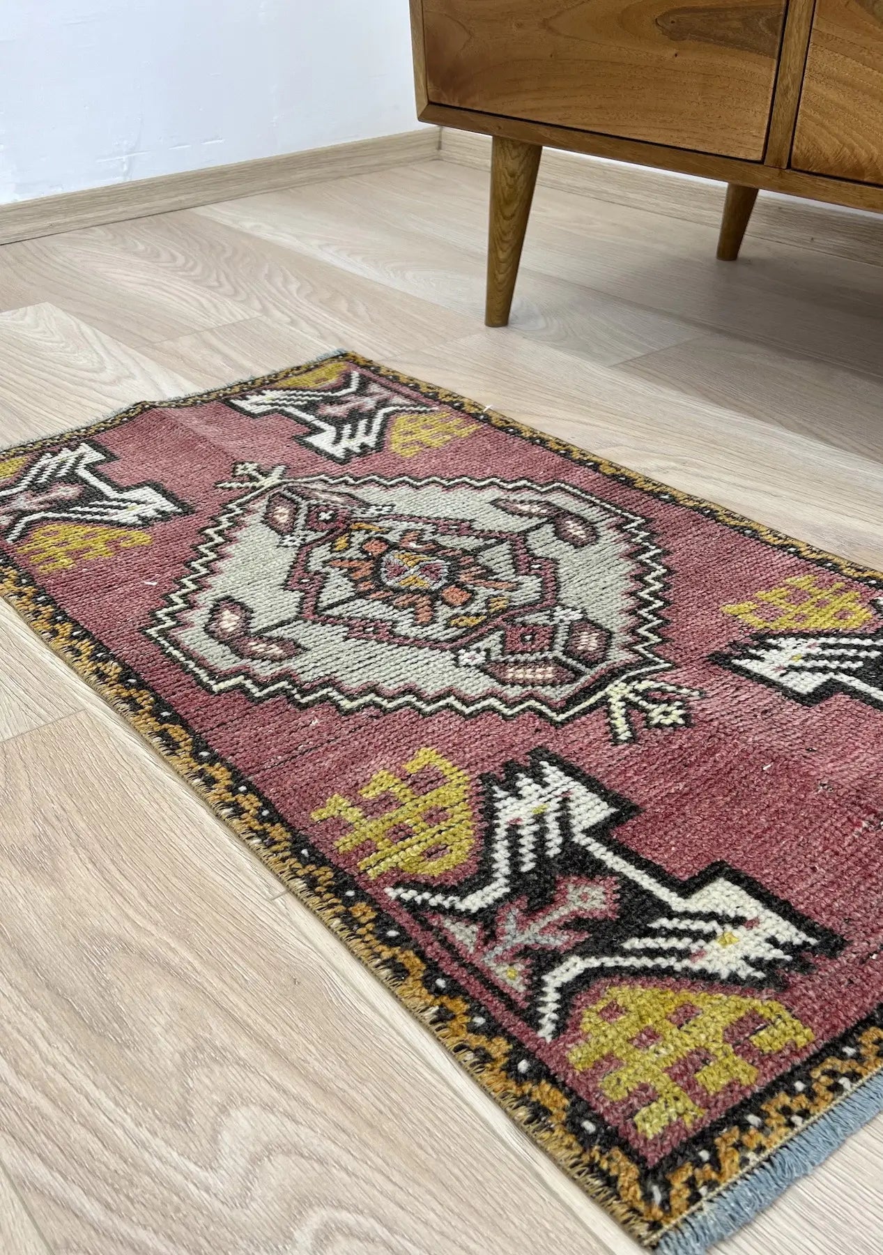 Eulalie - Vintage Mini Pink Area Rug - kudenrugs