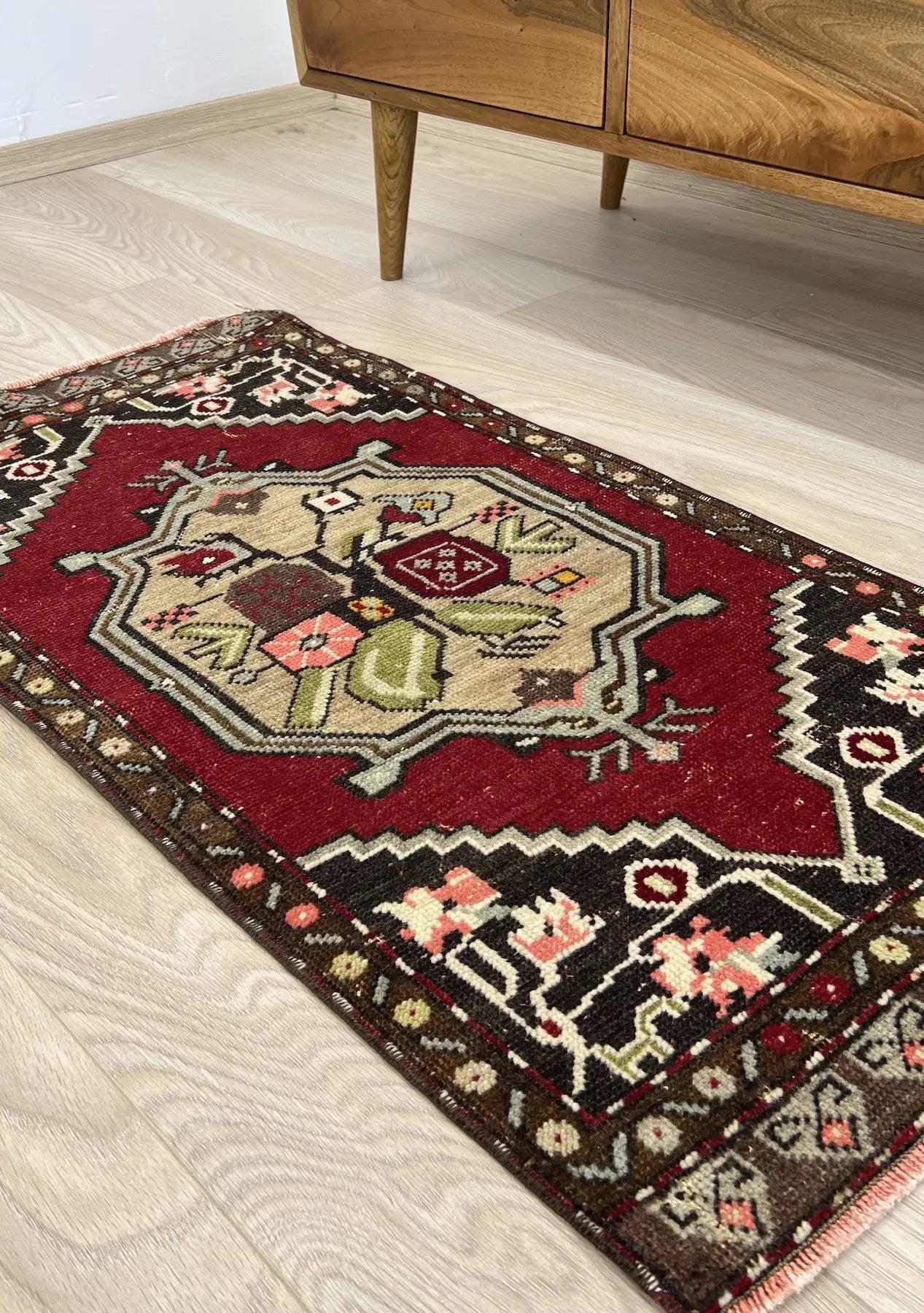 Euterpe - Vintage Mini Red Area Rug - kudenrugs