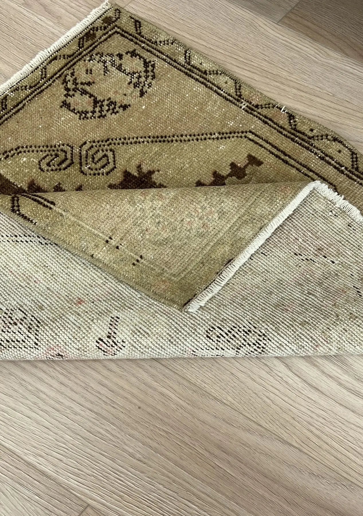 Evonna - Vintage Mini Beige Area Rug - kudenrugs