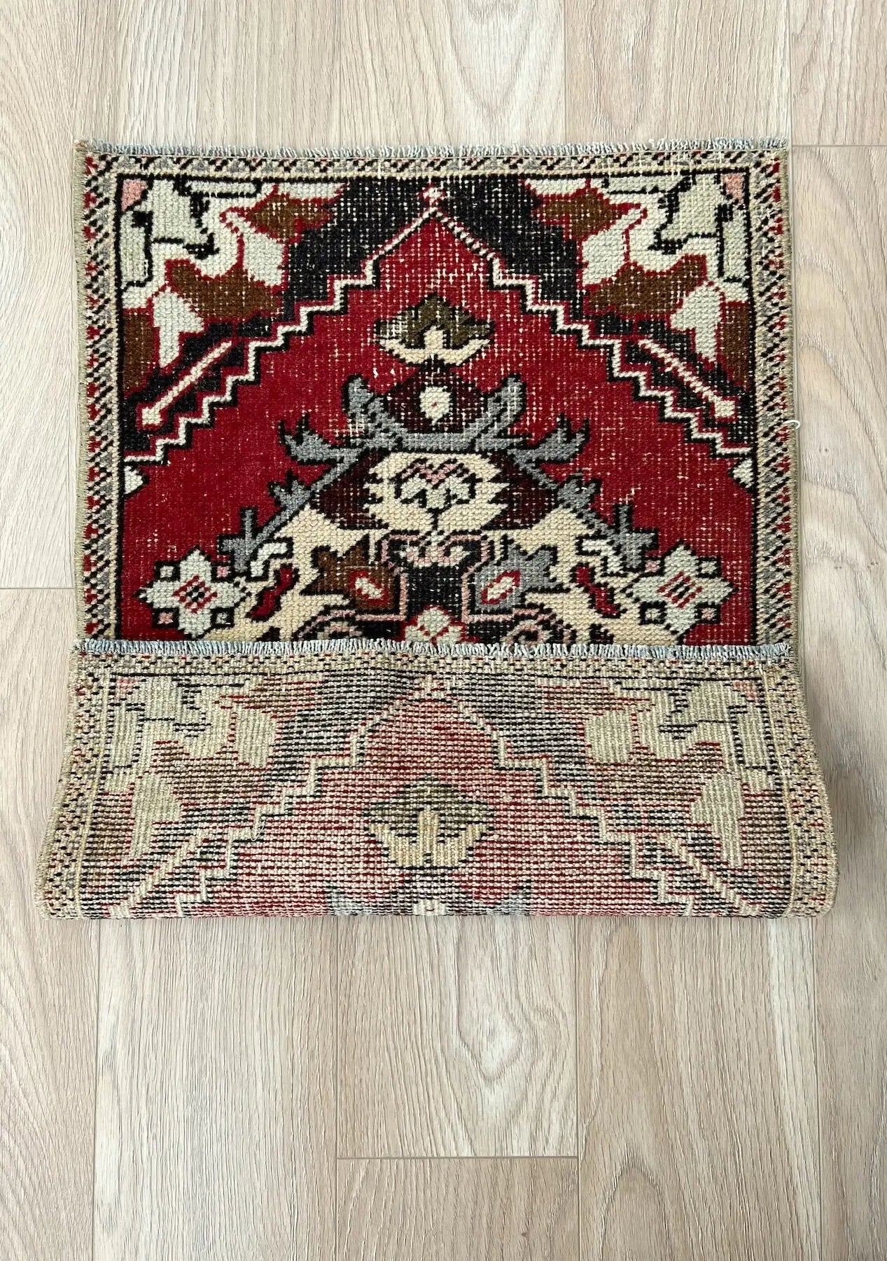 Farren - Vintage Mini Red Area Rug - kudenrugs