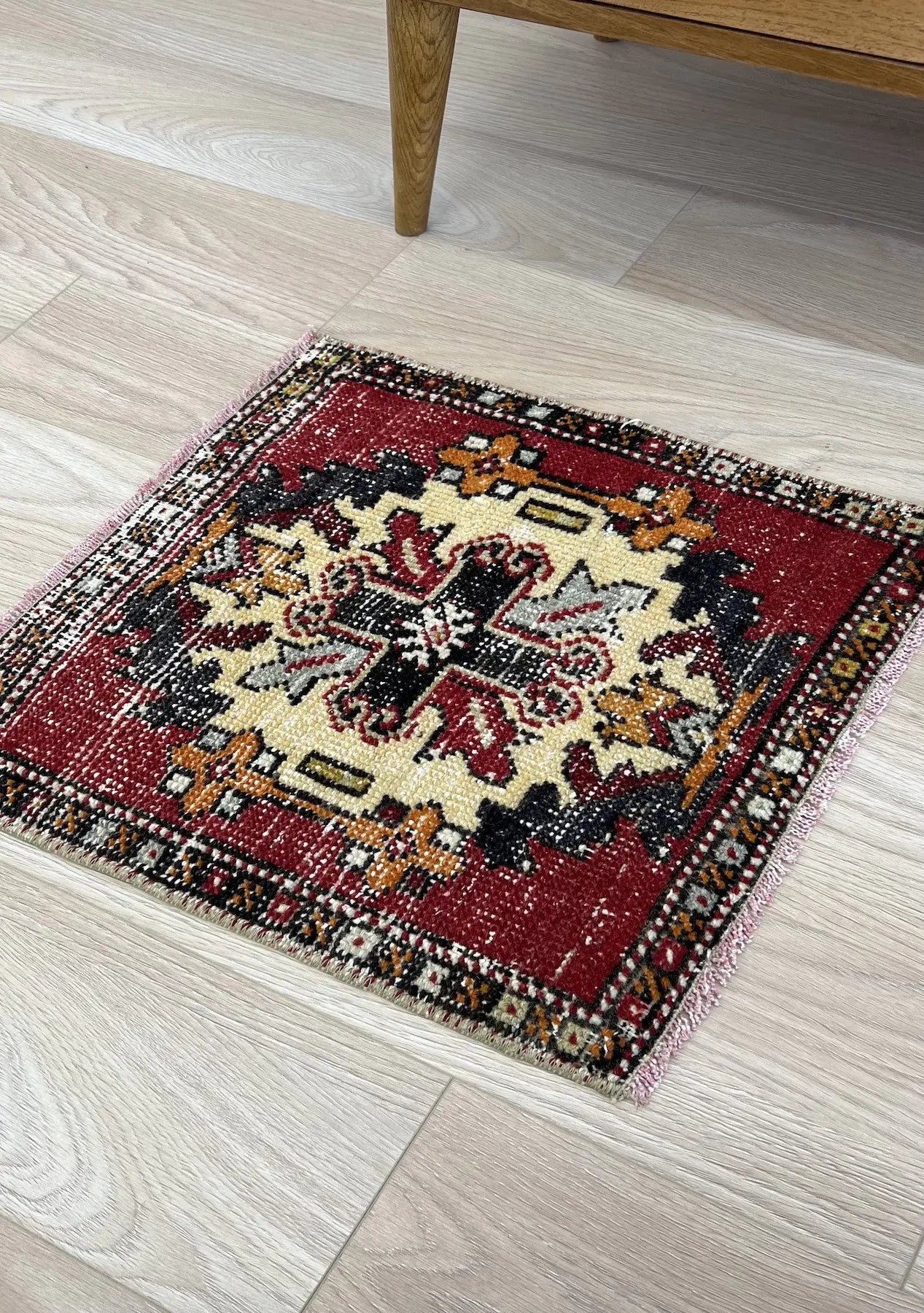 Francique - Vintage Mini Red Area Rug - kudenrugs