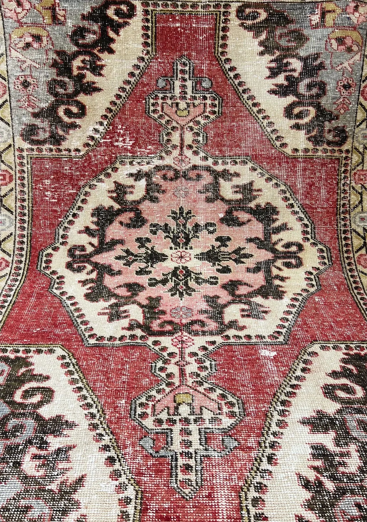 Gabrielle - Vintage Anatolian Rug - kudenrugs
