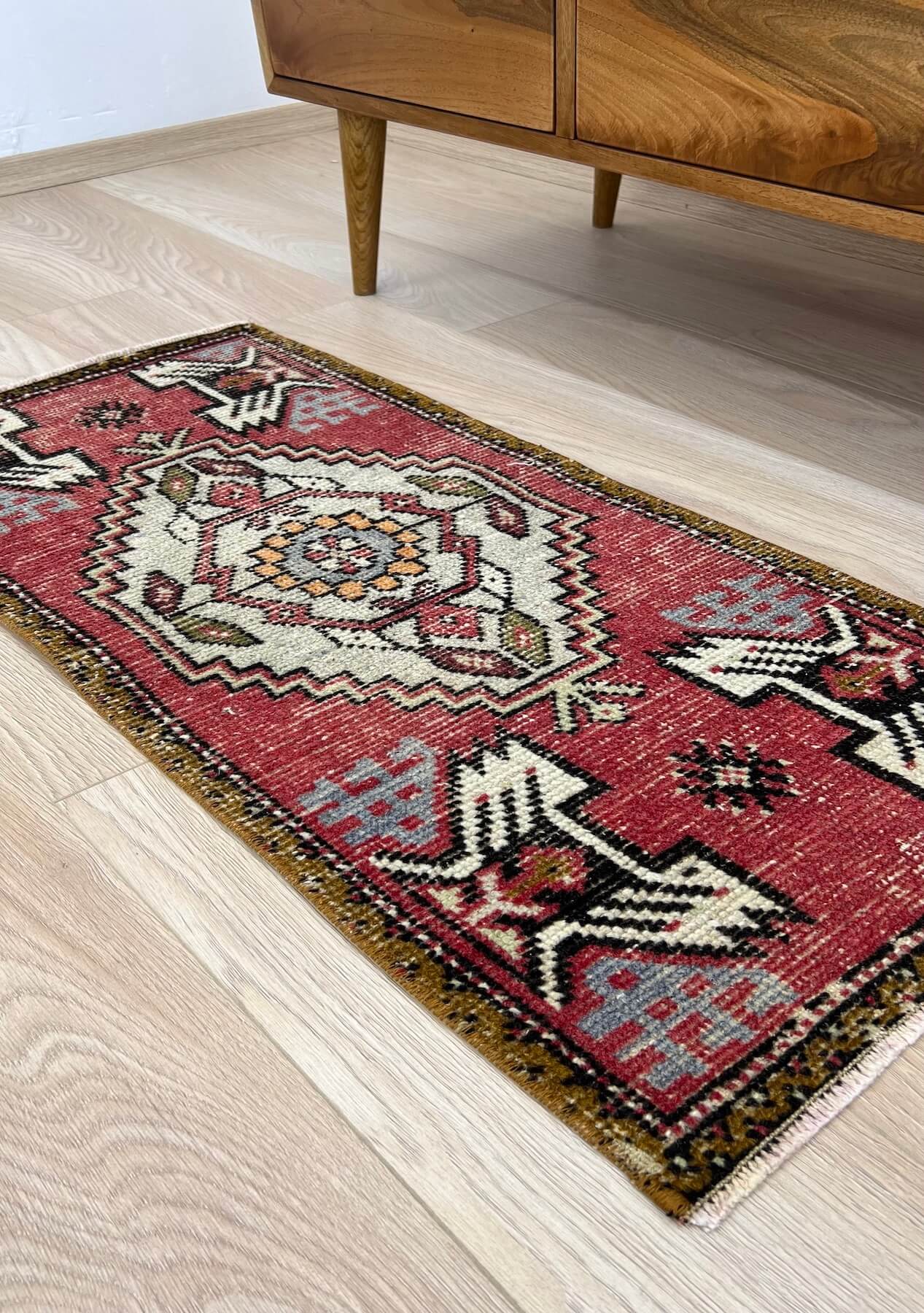 Garcie - Vintage Mini Red Area Rug - kudenrugs