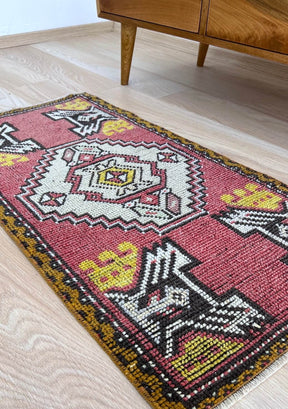 Gayle - Vintage Mini Pink Area Rug - kudenrugs