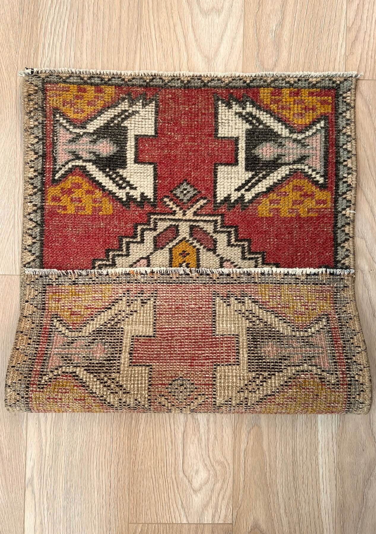 Gemma - Vintage Mini Red Area Rug - kudenrugs