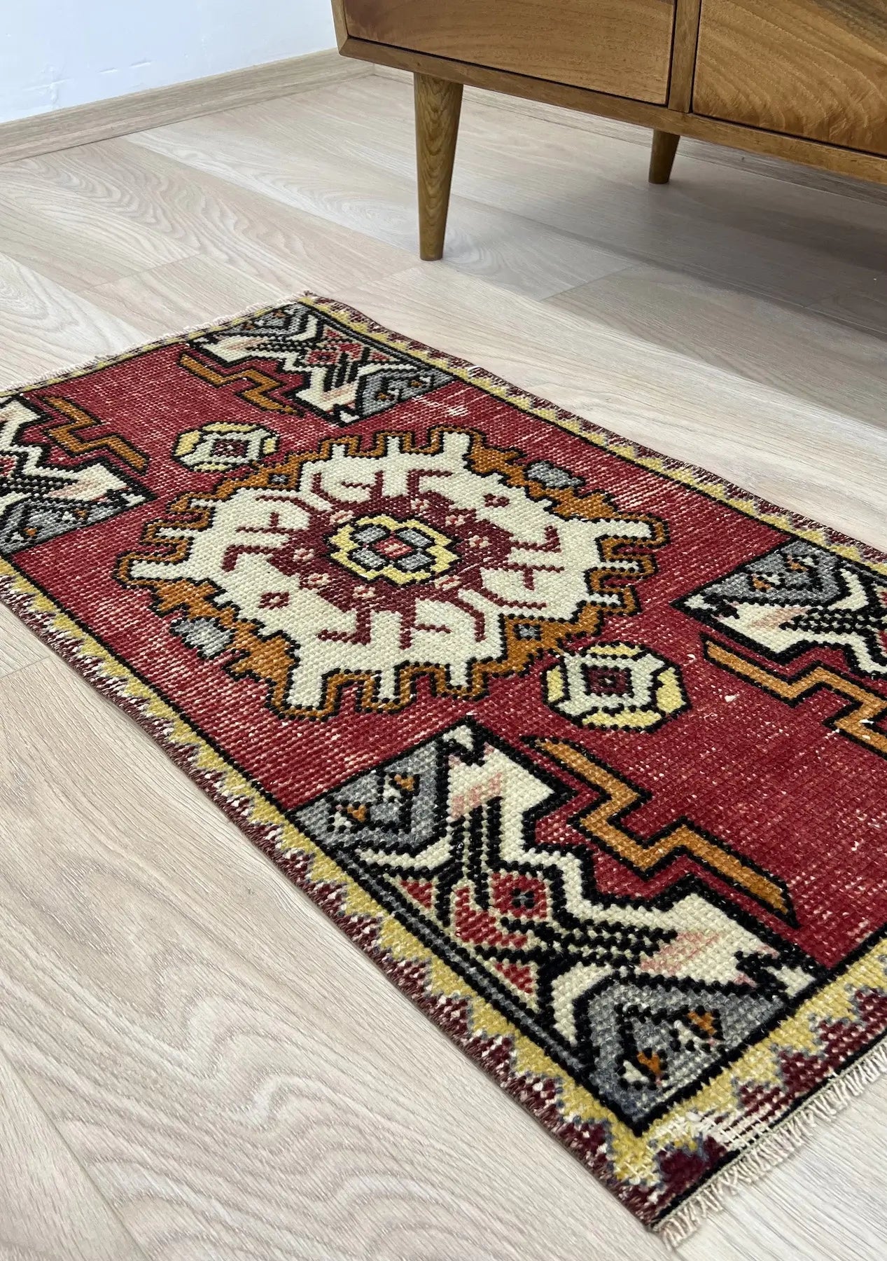 Gertrude - Vintage Mini Red Area Rug - kudenrugs
