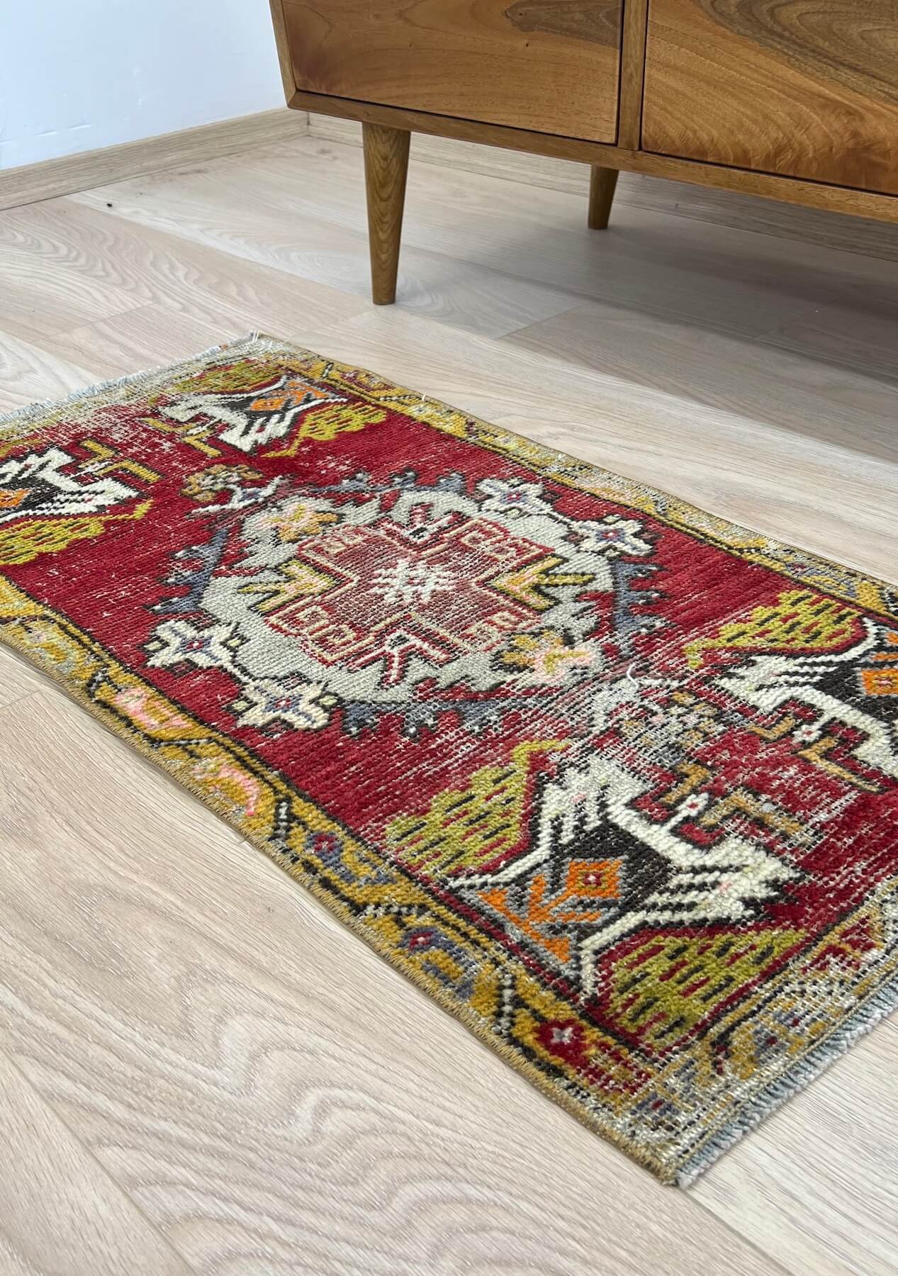 Giselle - Vintage Mini Red Area Rug - kudenrugs