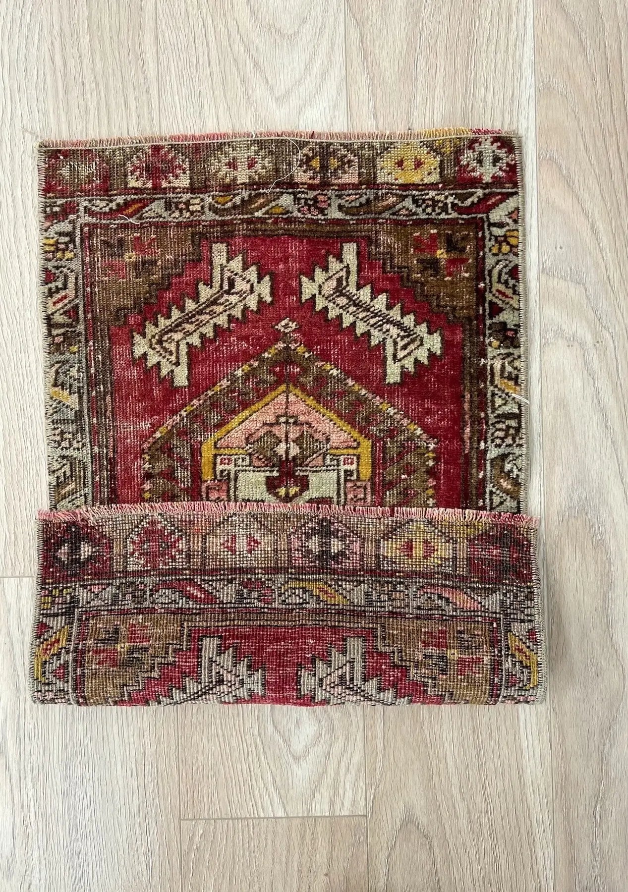 Grishma - Vintage Mini Red Area Rug - kudenrugs