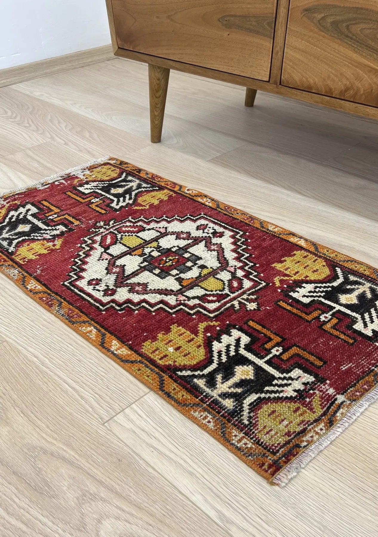 Hanriette - Vintage Mini Red Area Rug - kudenrugs