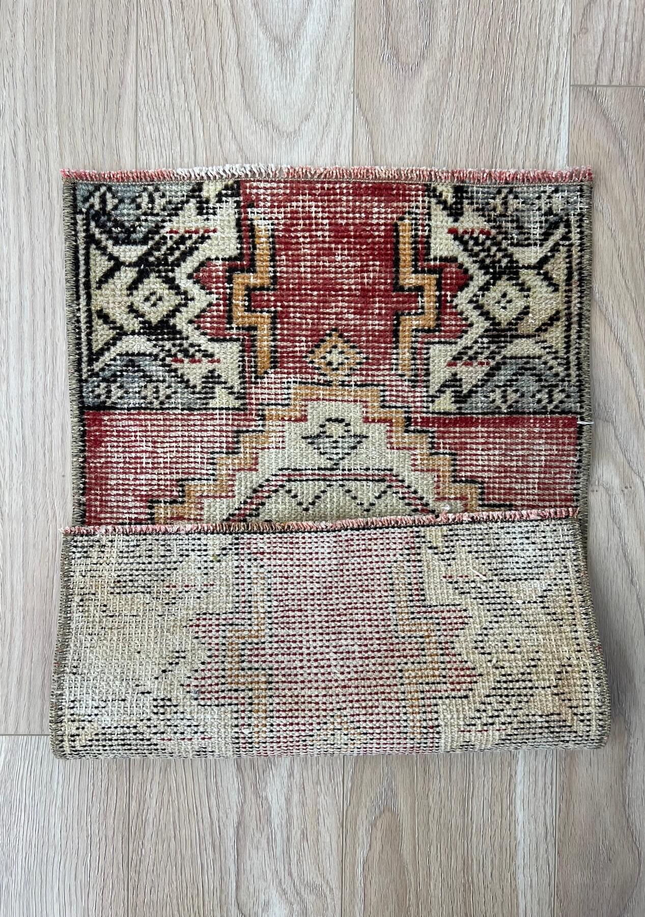 Hattie - Vintage Mini Red Area Rug - kudenrugs