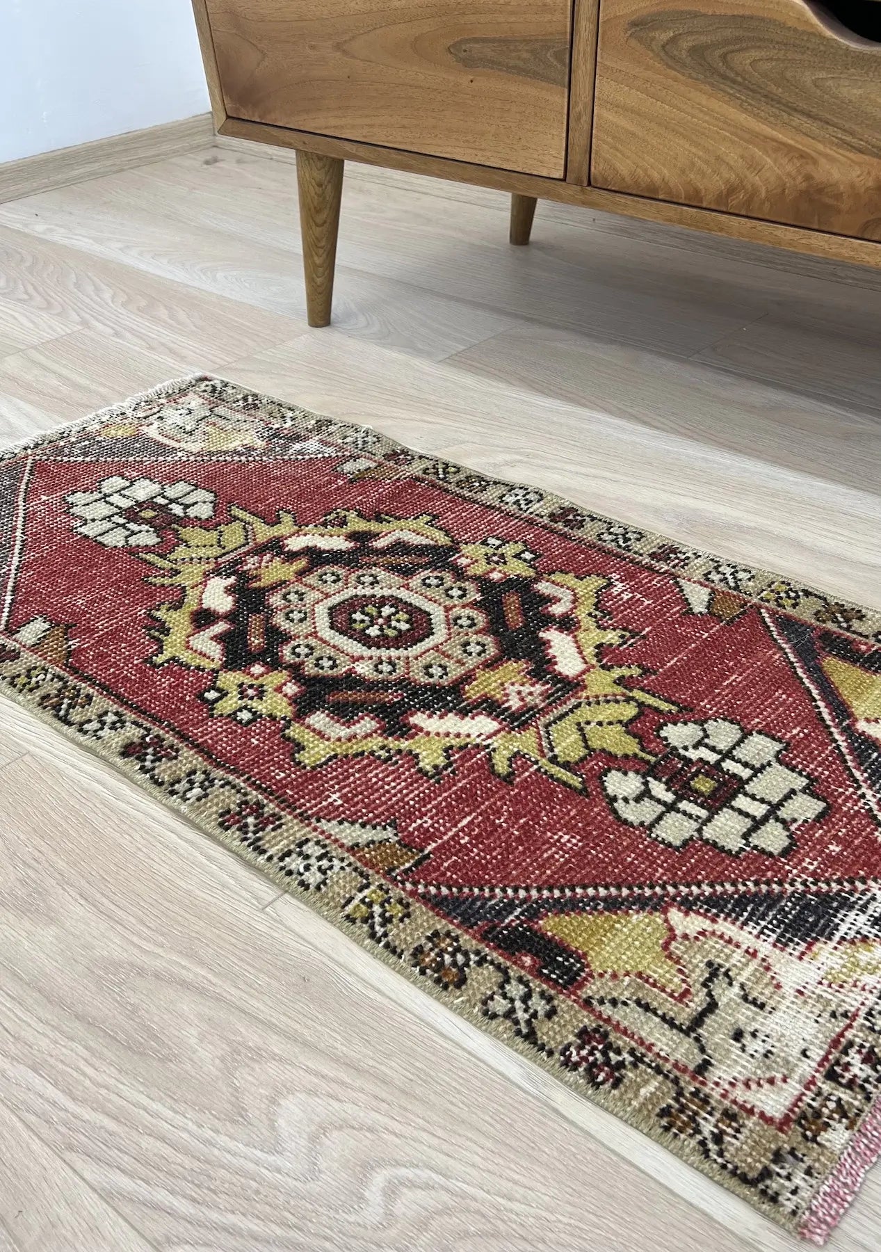 Heghnar - Vintage Mini Red Area Rug - kudenrugs