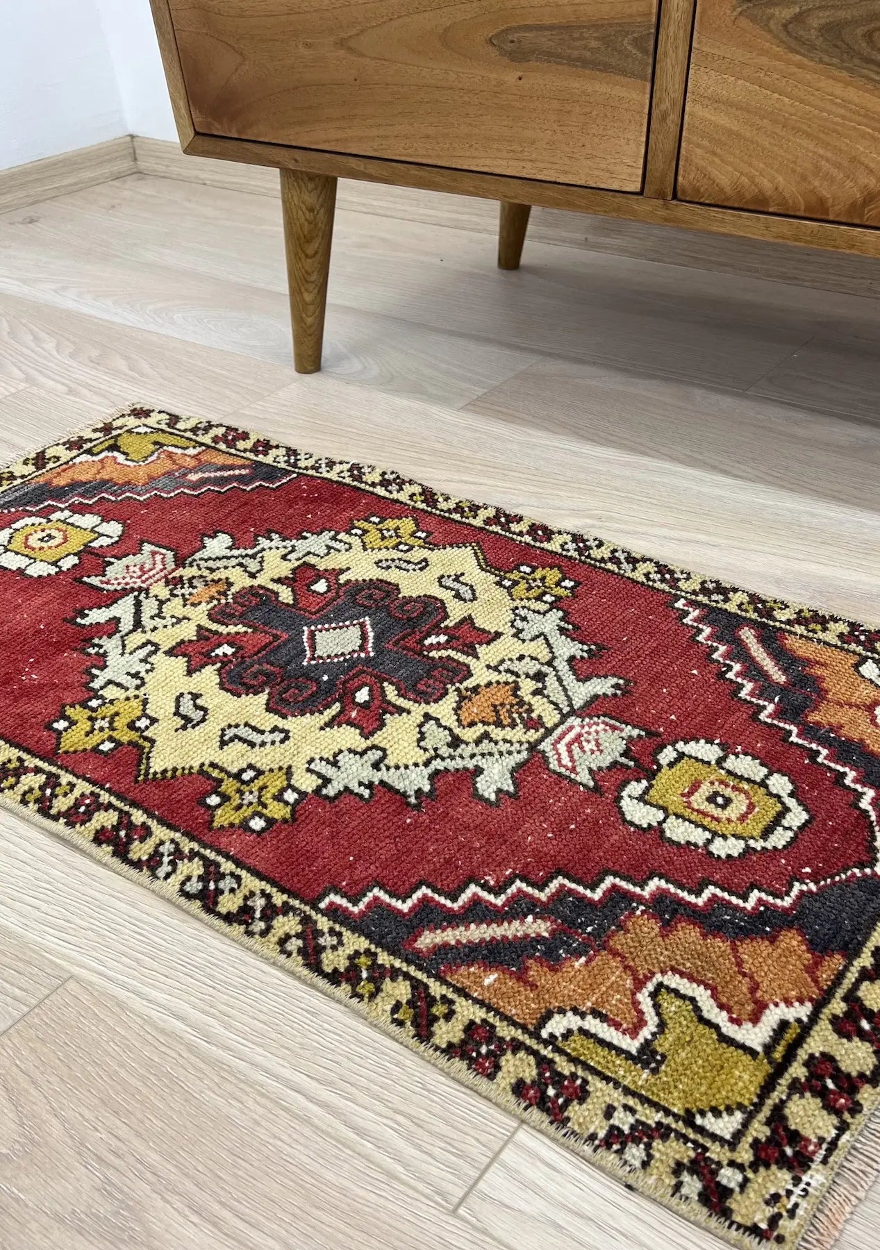 Henning - Vintage Mini Red Area Rug - kudenrugs