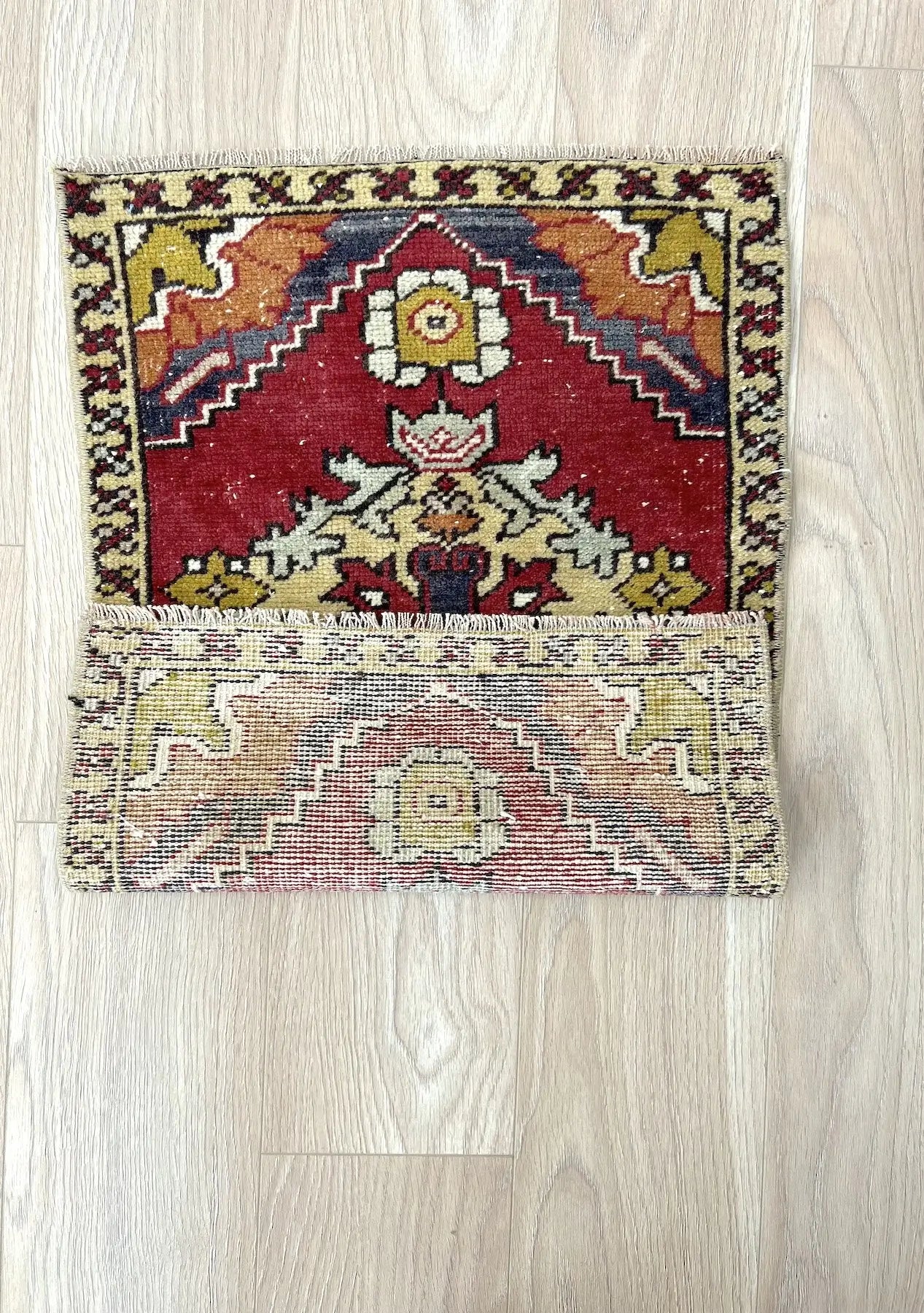 Henning - Vintage Mini Red Area Rug - kudenrugs