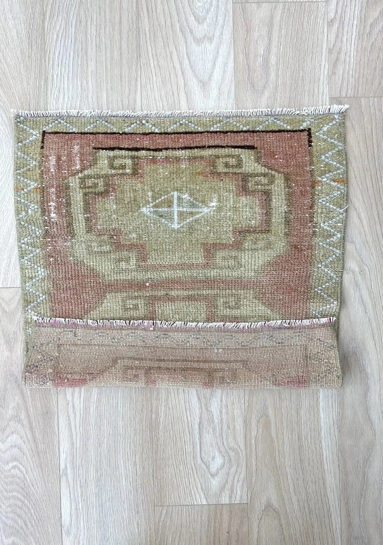 Hildemar - Vintage Mini Pink Area Rug - kudenrugs