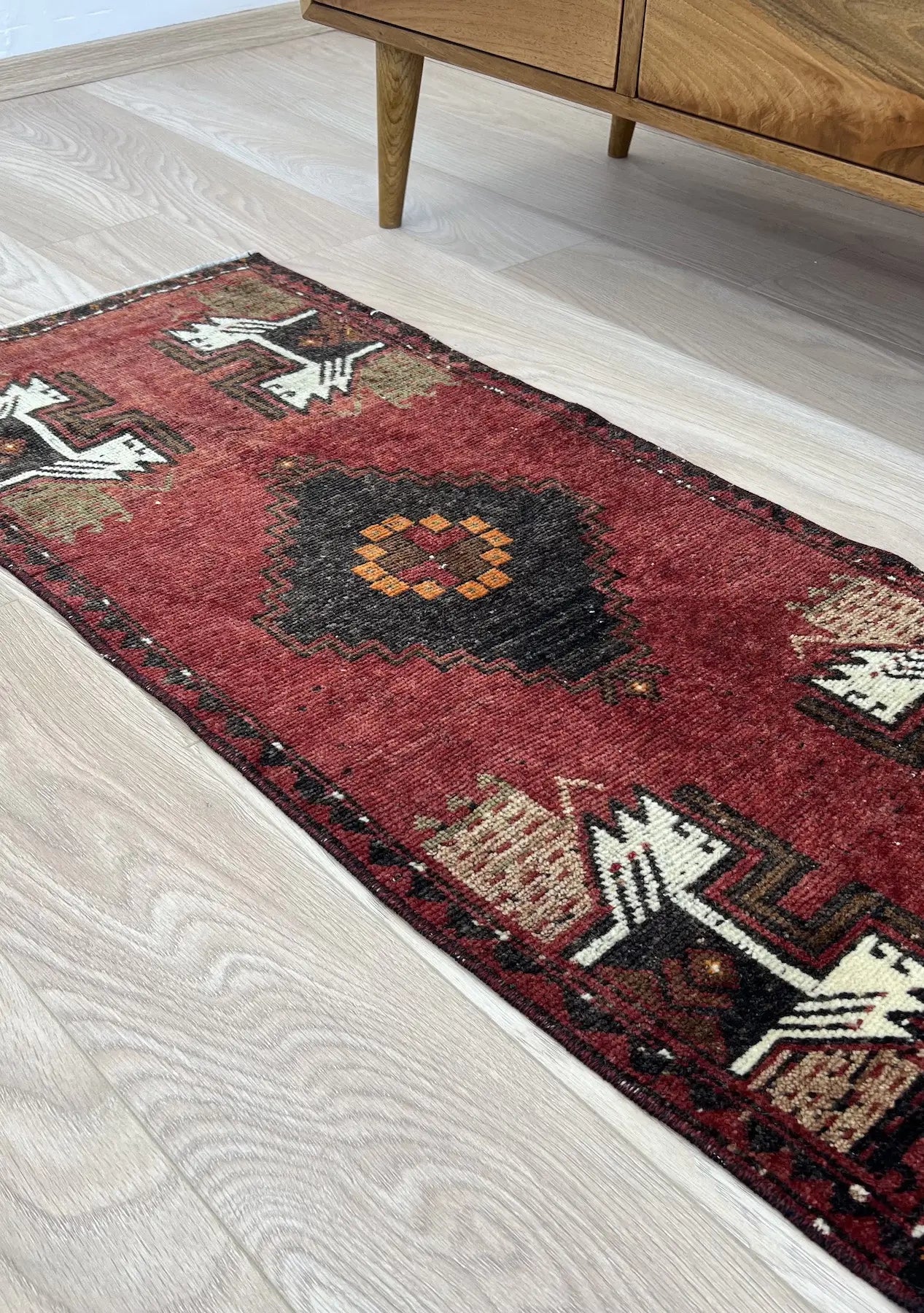 Isha - Vintage Mini Red Area Rug - kudenrugs