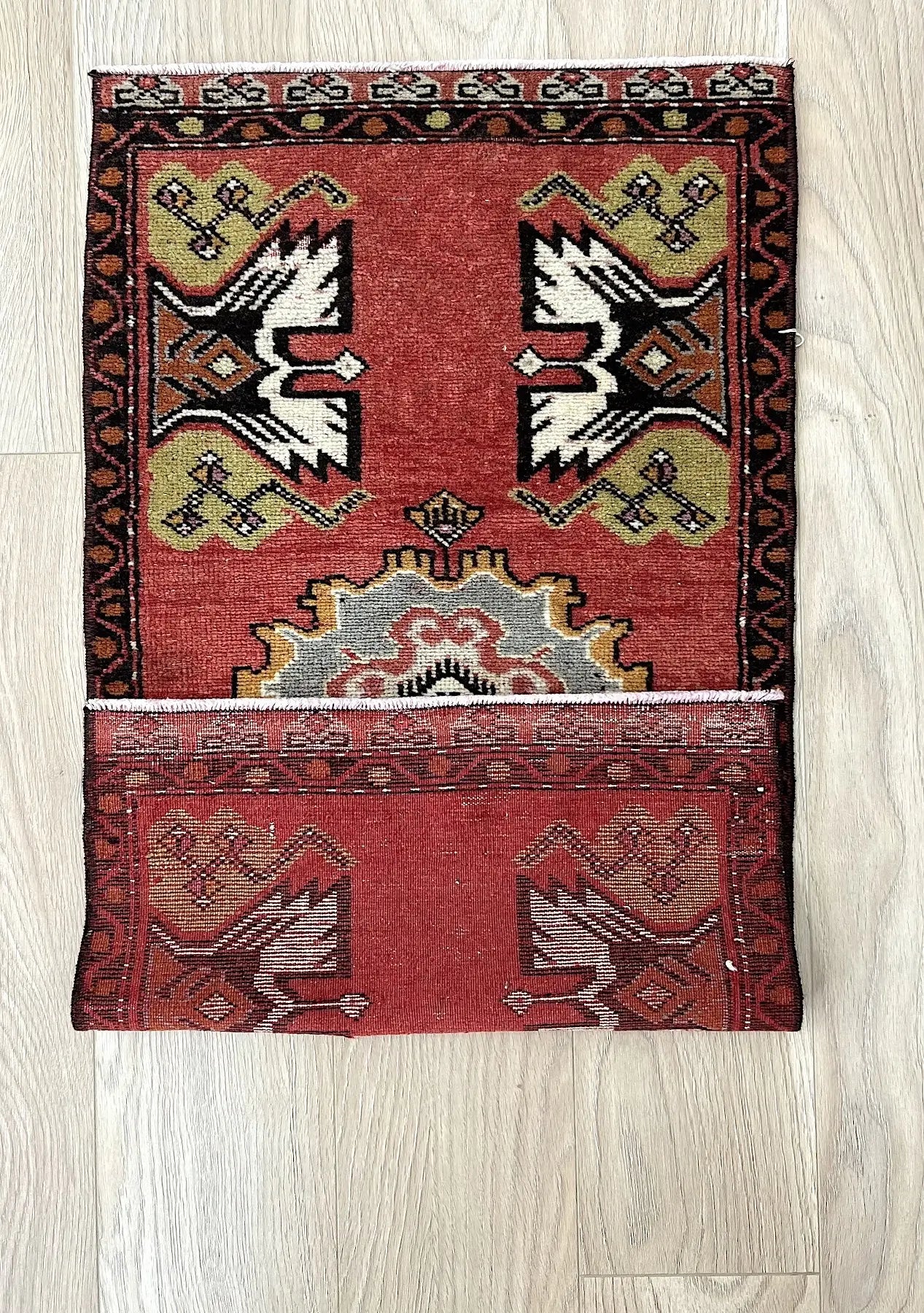 Izzy - Vintage Mini Red Area Rug - kudenrugs