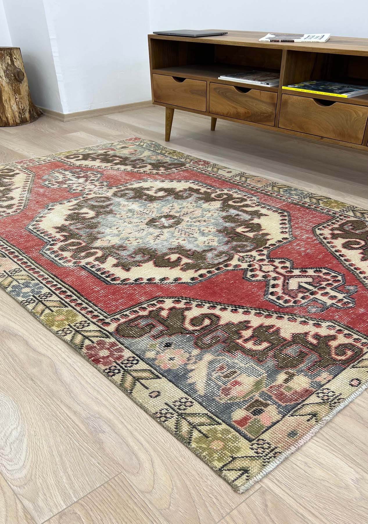 Azlene - Vintage Anatolian Rug - kudenrugs