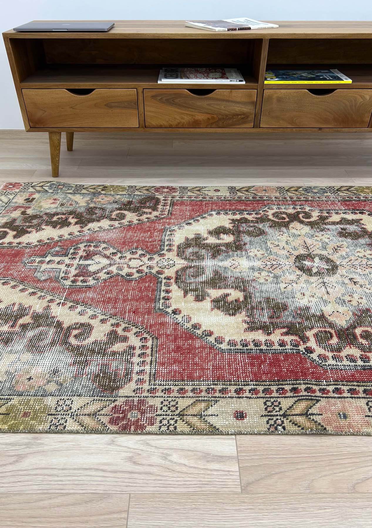 Azlene - Vintage Anatolian Rug - kudenrugs