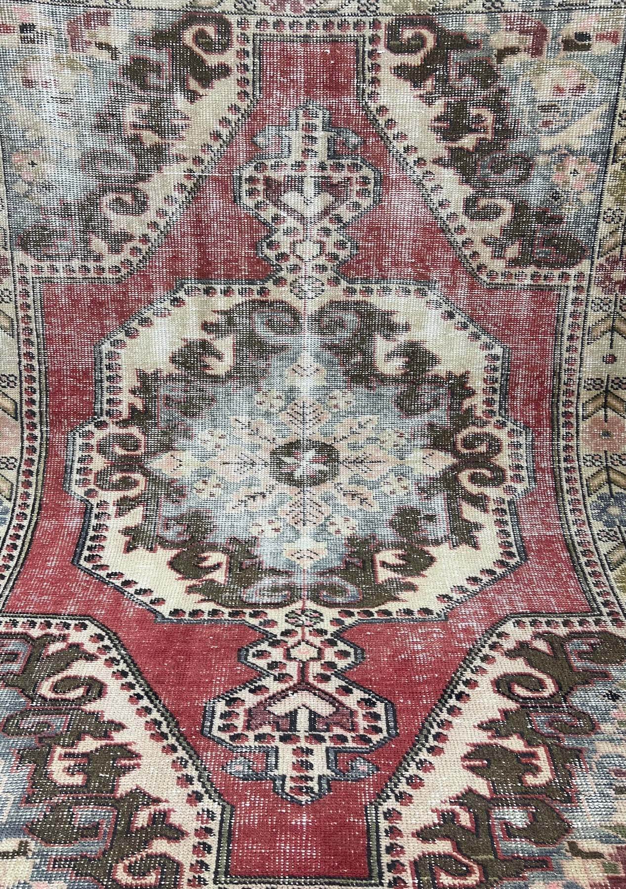 Azlene - Vintage Anatolian Rug - kudenrugs