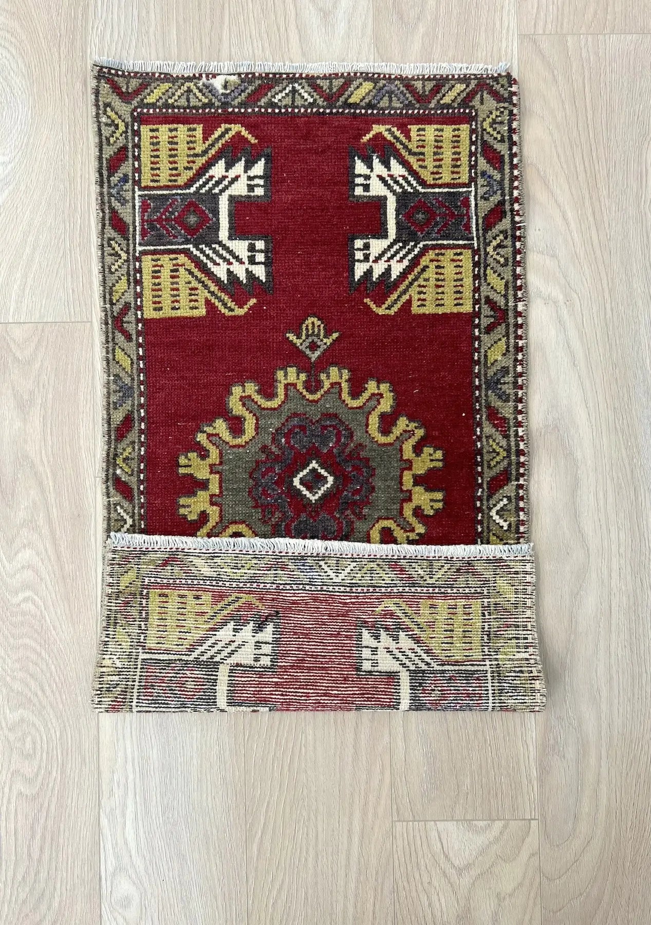 Jobina - Vintage Mini Red Area Rug - kudenrugs