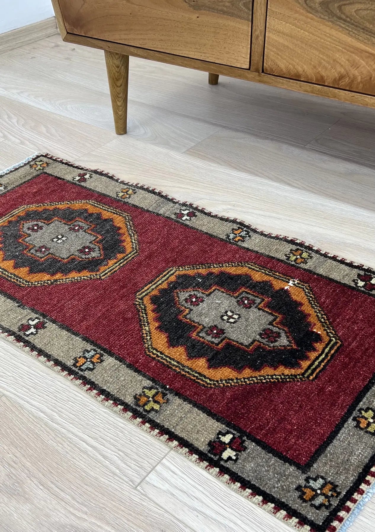 Julietta - Vintage Mini Red Area Rug - kudenrugs