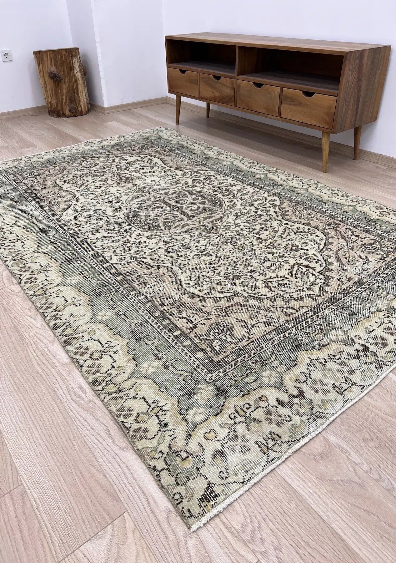 Kai - Vintage Beige Antique Washed Rug - kudenrugs