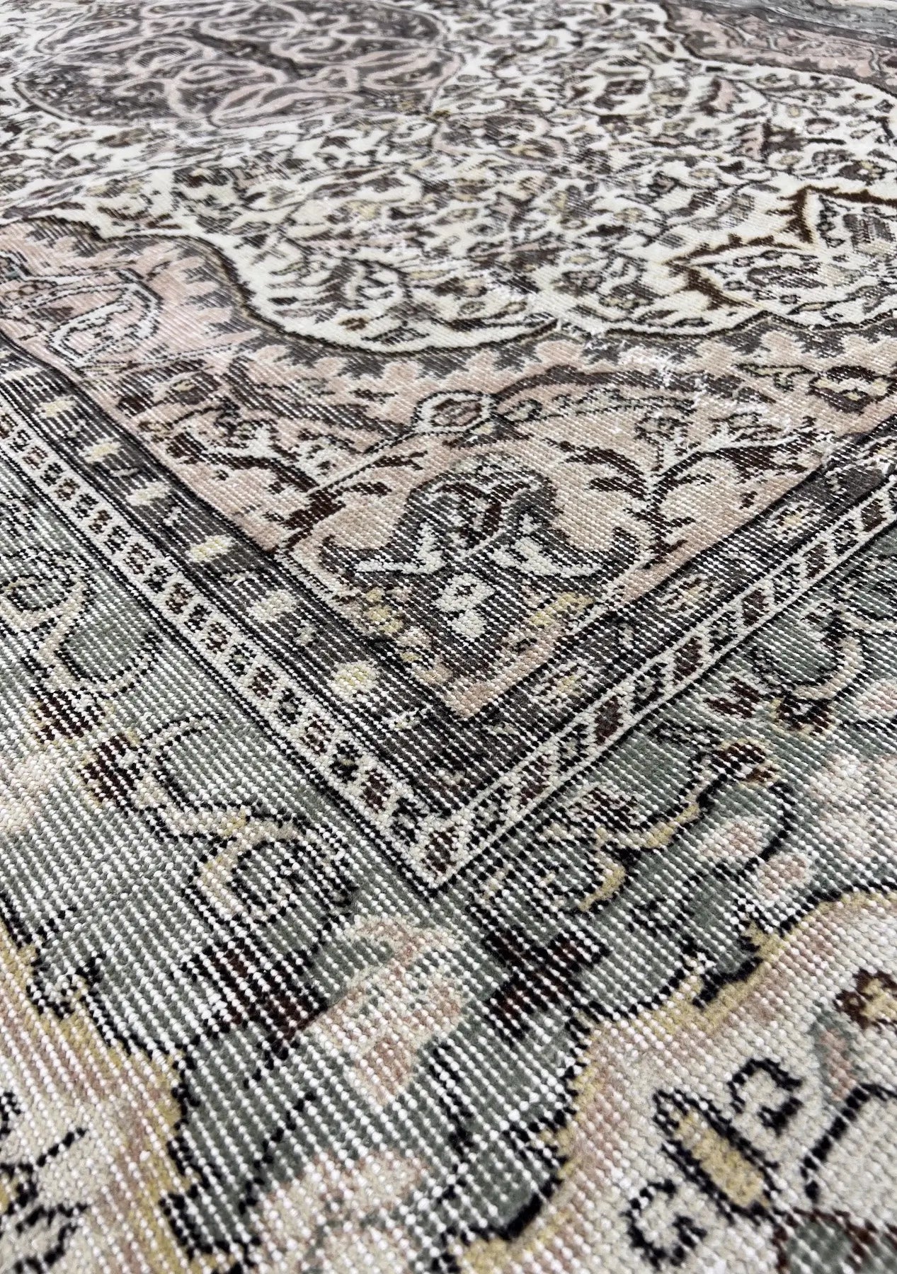 Kai - Vintage Beige Antique Washed Rug - kudenrugs