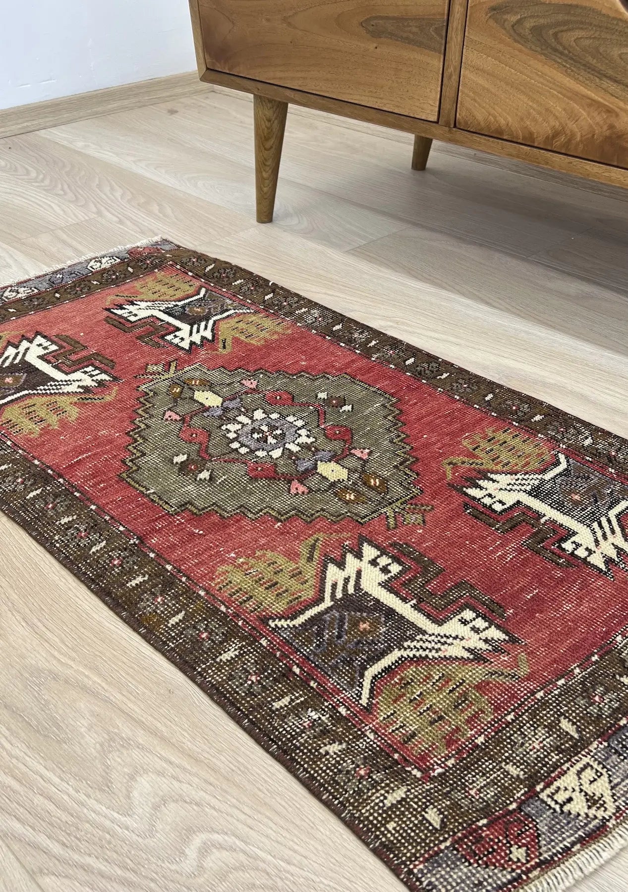 Kairavini - Vintage Mini Red Area Rug - kudenrugs