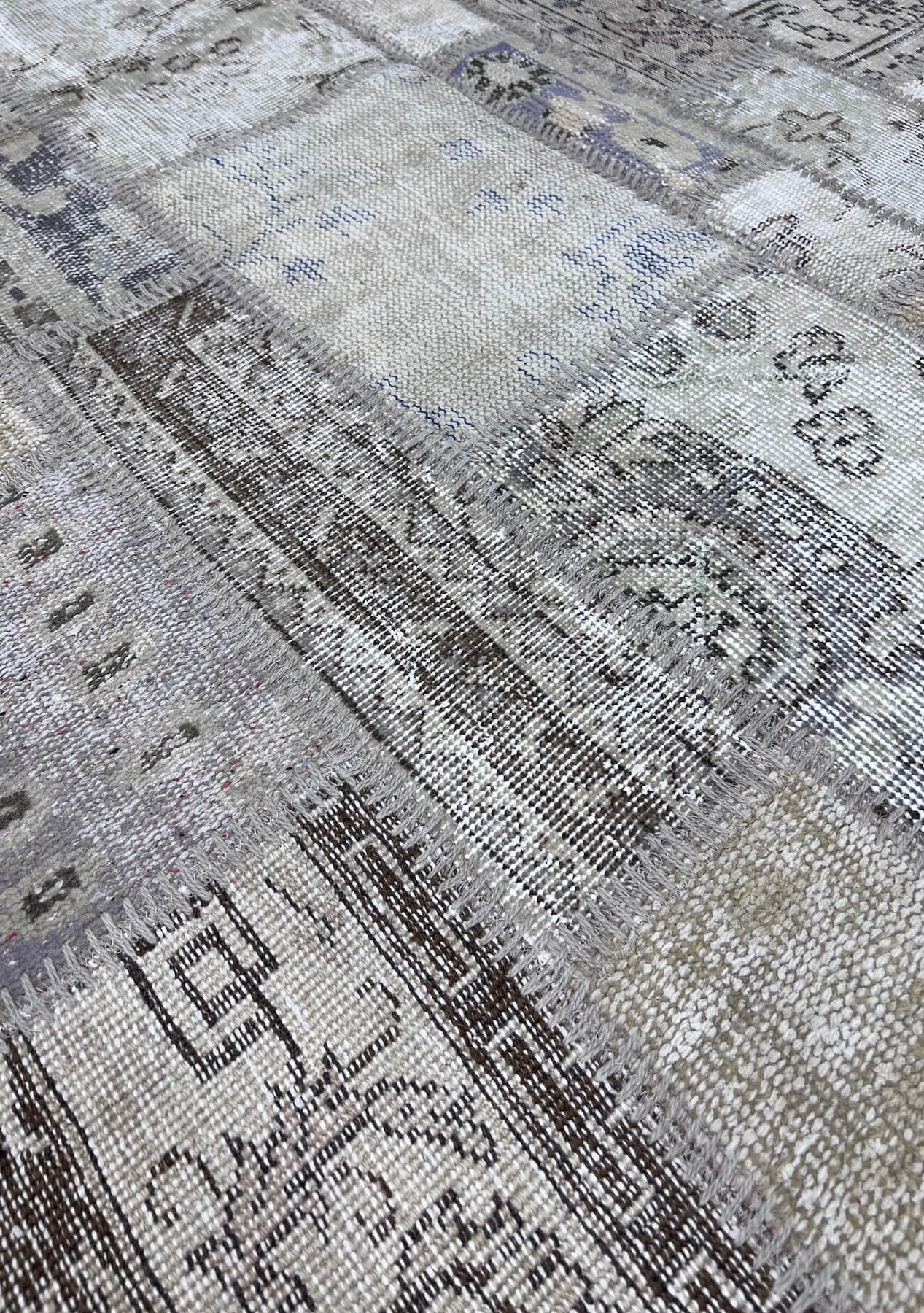 Karissa - Vintage Beige Patchwork Rug - kudenrugs