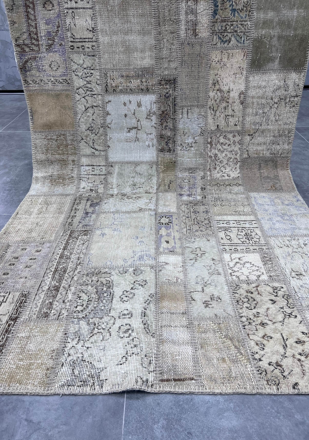 Karissa - Vintage Beige Patchwork Rug - kudenrugs