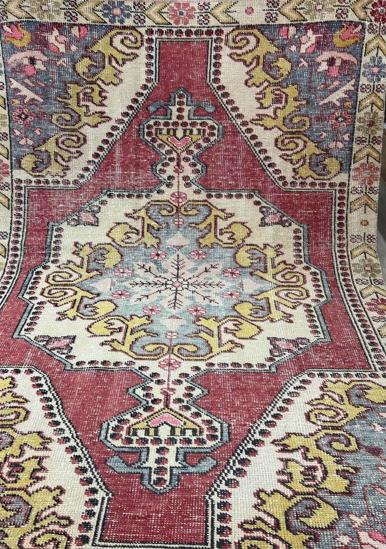 Karly - Vintage Anatolian Rug - kudenrugs