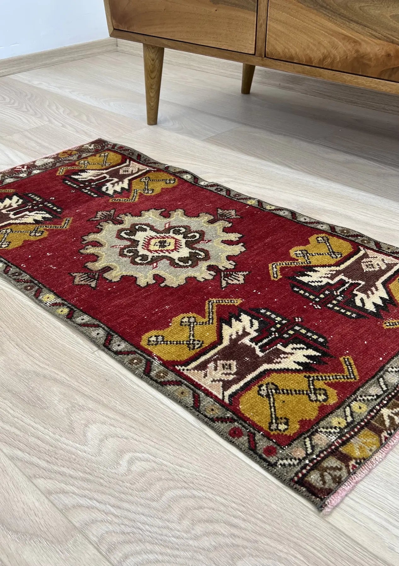 Katya - Vintage Mini Red Area Rug - kudenrugs