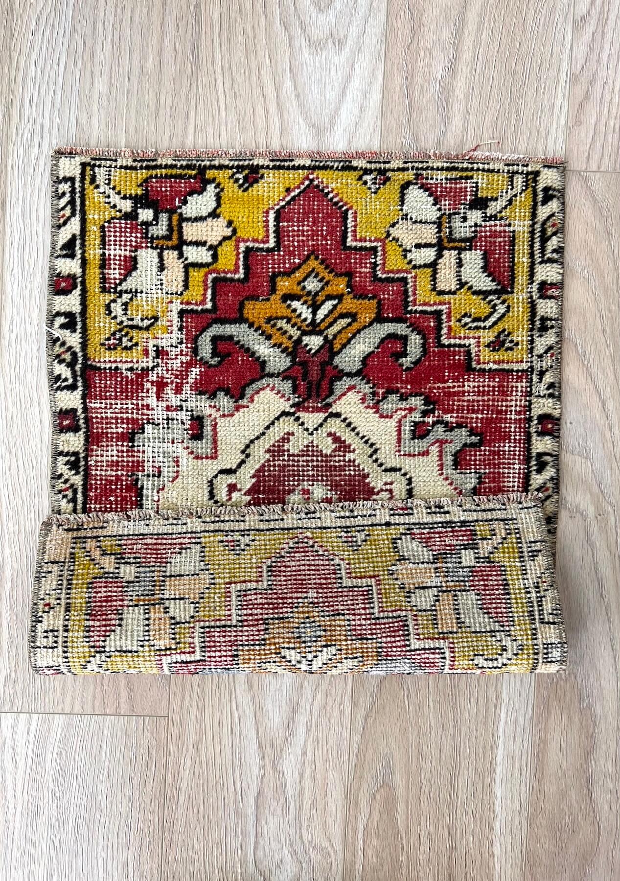 Kaye - Vintage Mini Red Area Rug - kudenrugs