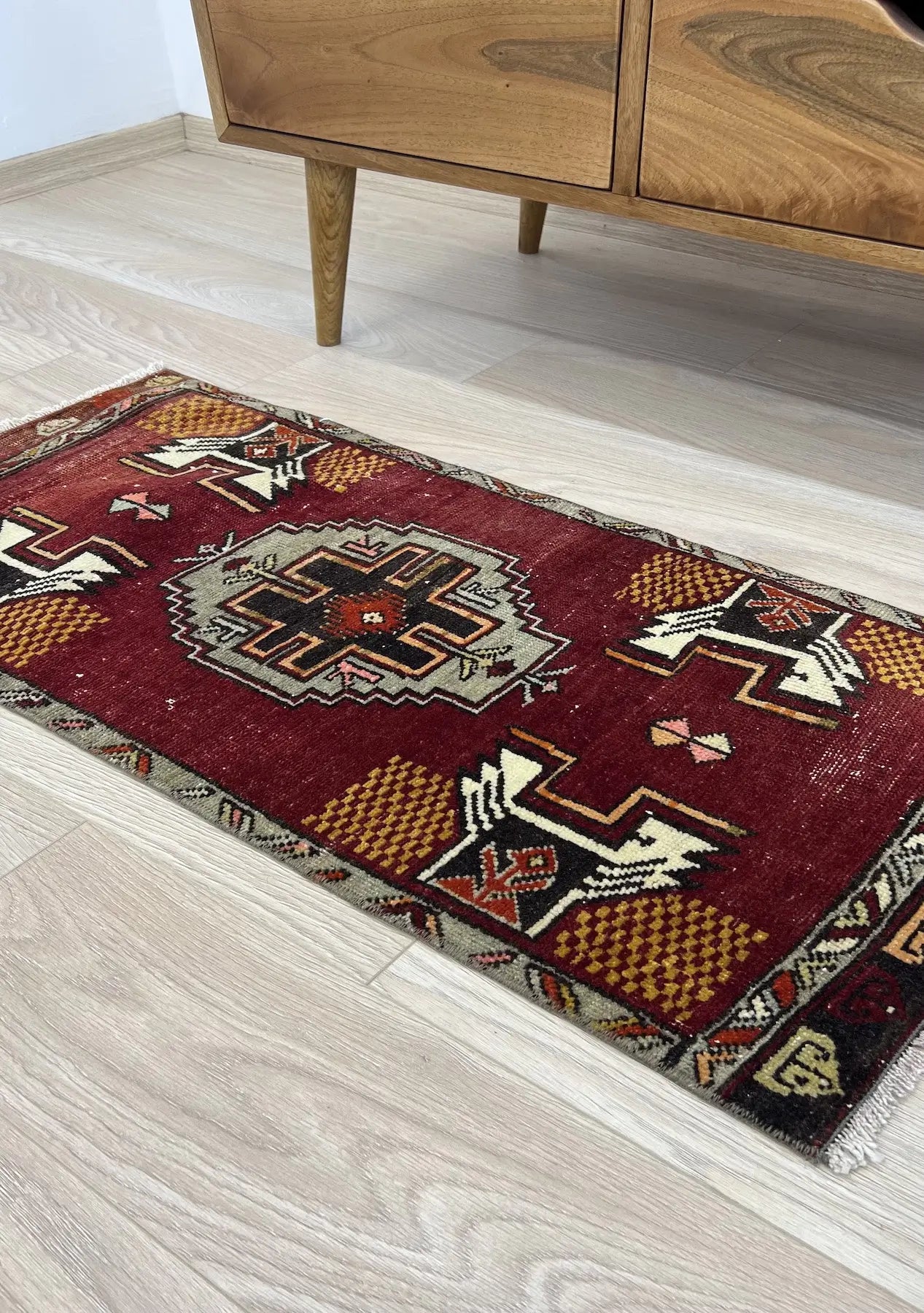 Keitha - Vintage Mini Red Area Rug - kudenrugs