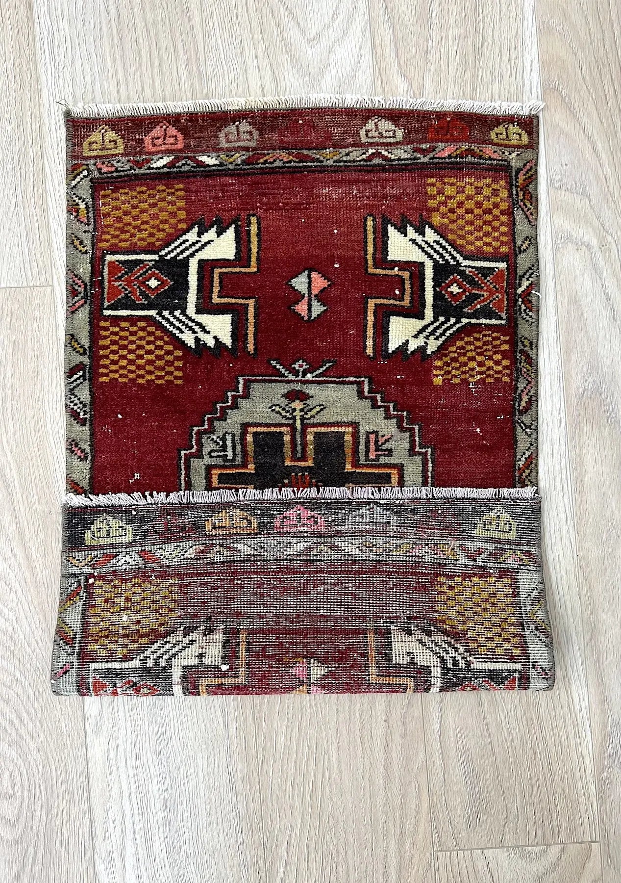 Keitha - Vintage Mini Red Area Rug - kudenrugs