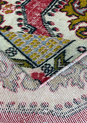 Kestrel - Vintage Anatolian Rug - kudenrugs