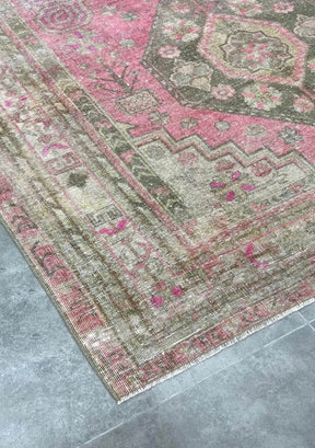 Khloe - Vintage Persian Rug - kudenrugs