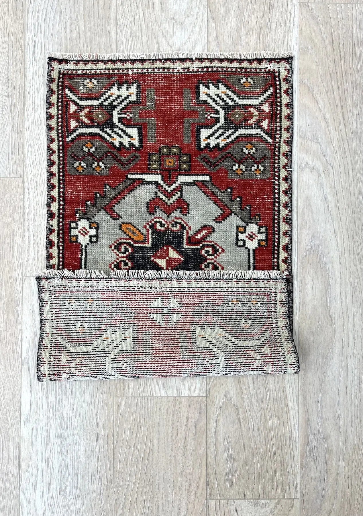Klotild - Vintage Mini Red Area Rug - kudenrugs