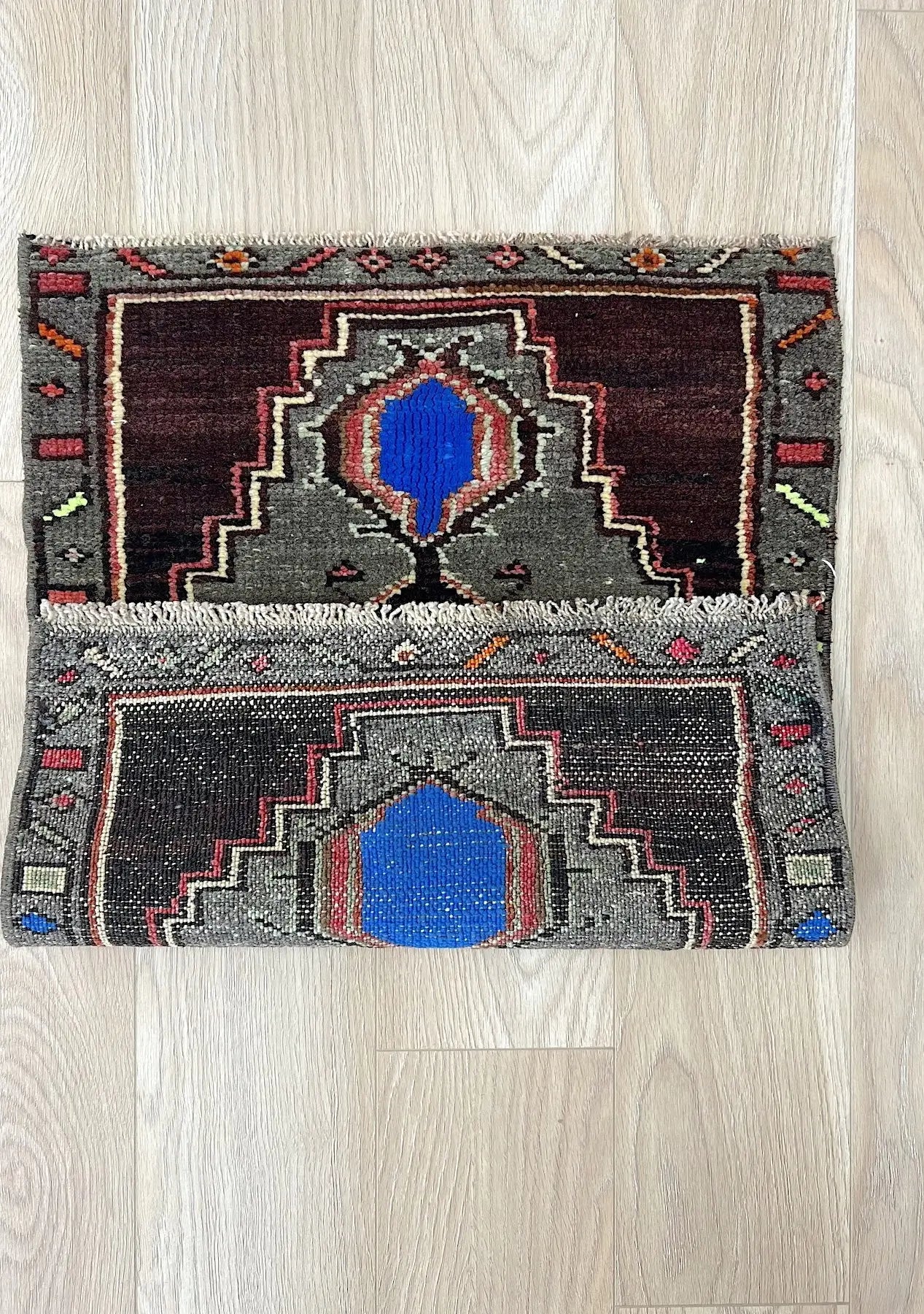 Kohana - Vintage Mini Gray Area Rug - kudenrugs